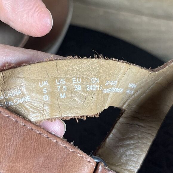 Clarks Soft Cushion Women Size 7.5 M Hazelle Amore T-Strap Brown Leather Sandal - Picture 10 of 10